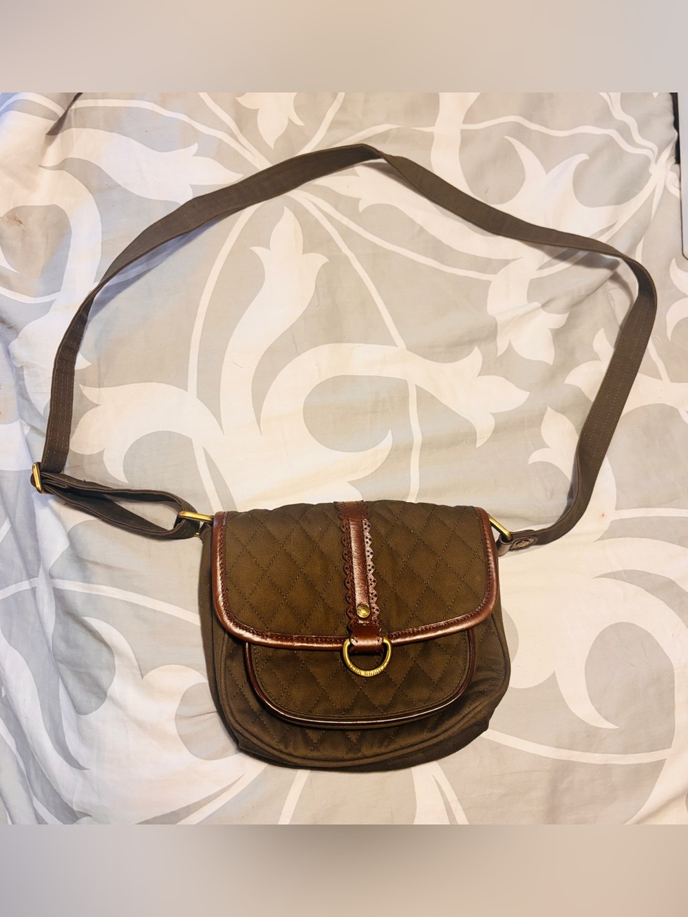 ✨ Vera Bradley Olive Quilted Crossbody – Floral Interior – Adjustable Strap ✨